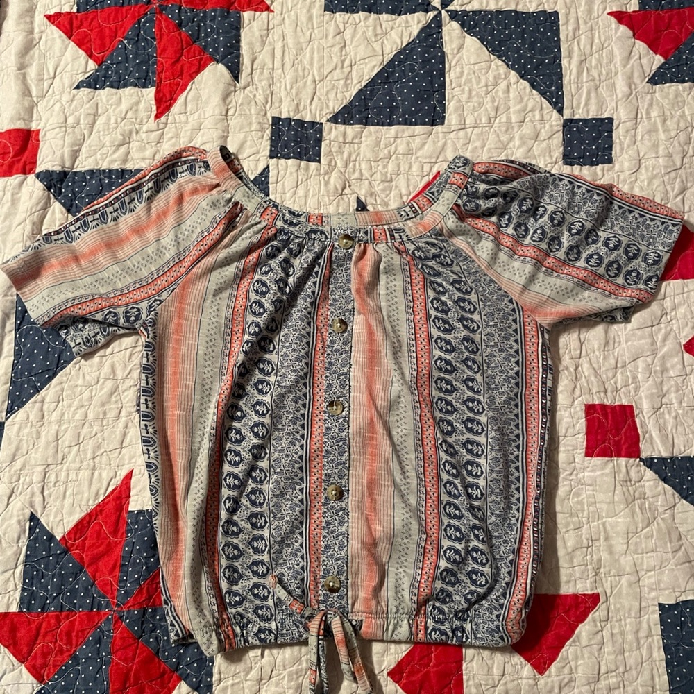 Girls size 7 front knot shirt sleeve shirt